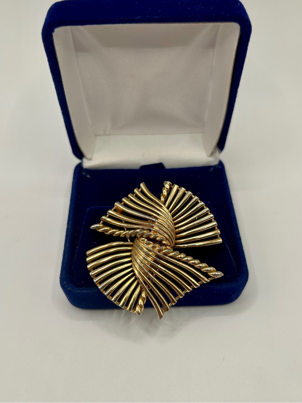 Mid Century Marcel Boucher Gold Modern Brooch - Elegant Women's Jewelry​